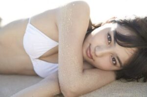 川口春奈　胸のカップ数　スリーサイズ水着　美脇　グラビア