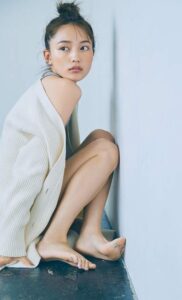 川口春奈　胸のカップ数　スリーサイズ水着　美脇　グラビア