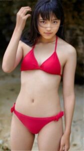 川口春奈　胸のカップ数　スリーサイズ水着　美脇　グラビア