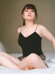 橋本環奈　胸　カップ数　D　スリーサイズ　水着　美脇