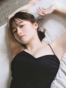 橋本環奈　胸　カップ数　D　スリーサイズ　水着　美脇