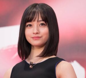 橋本環奈　胸　カップ数　D　スリーサイズ　水着　美脇