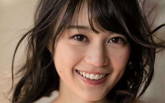 生田絵梨花　胸のカップ数Ｅ　スリーサイズ　美脇　美脚　可愛い　グラビア