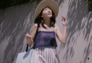 新垣結衣　胸　カップ数　D　バストサイズ　水着　キャミソール　美脇写真　CM　画像