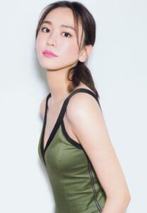 新垣結衣　胸　カップ数　D　バストサイズ　水着　キャミソール　美脇写真　CM　画像