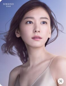 新垣結衣　胸　カップ数　D　バストサイズ　水着　キャミソール　美脇写真　CM　画像