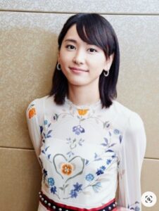 新垣結衣　胸　カップ数　D　バストサイズ　水着　キャミソール　美脇写真　CM　画像