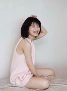 画像　蒔田彩珠の胸のカップ数はＢ　バストサイズ　キャミソール　可愛い写真