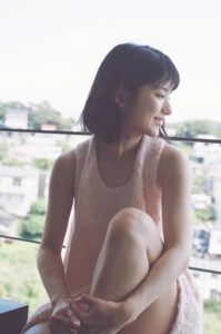 画像　蒔田彩珠の胸のカップ数はＢ　バストサイズ　キャミソール　可愛い写真