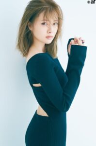 画像　白石麻衣の胸のカップ数はD　スリーサイズ　キャミソールや美脚も